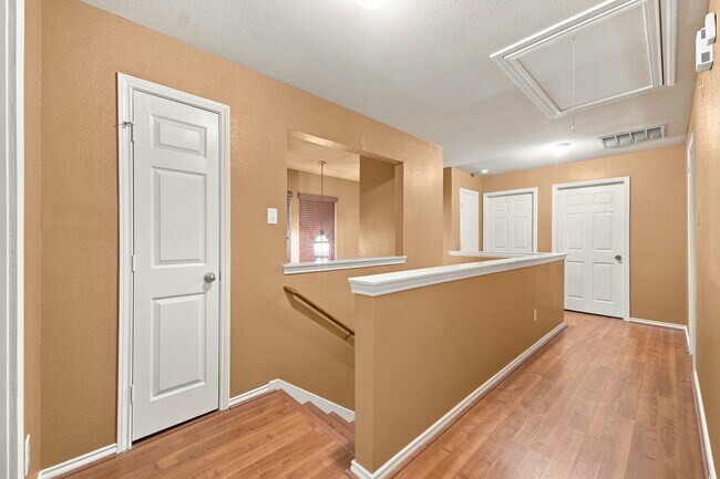 Building Photo - 16551 Pentonshire Ln