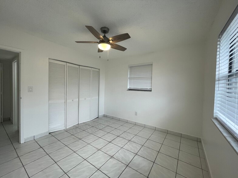 Building Photo - 6030 SW 32nd St