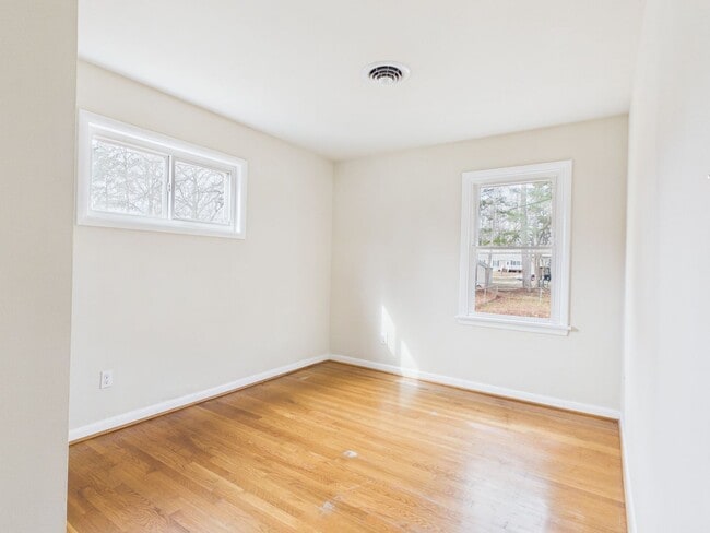 Building Photo - 1018 Barlen Dr