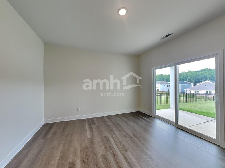 Building Photo - 3527 Lincoln Hts Ln