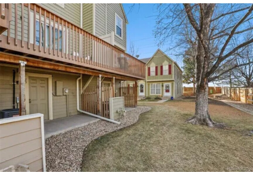 Back entrance - 1811 S Quebec Way