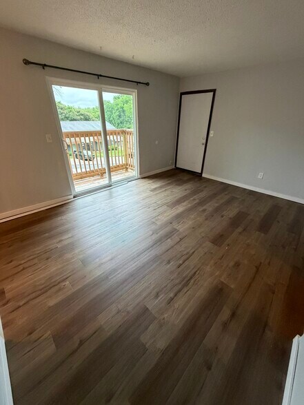 Living Room - 1002 Cherokee St