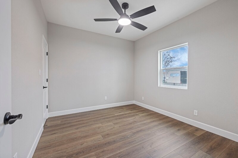 Building Photo - 619 S Sacramento St