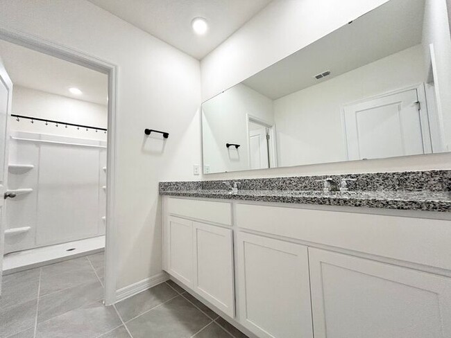 Building Photo - Brand New 3/2.5 Modern Townhome with a Lof...