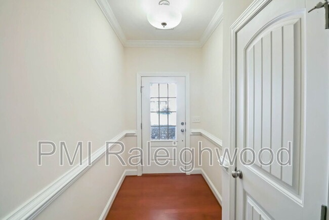 Building Photo - 2707 Masonboro Ferry Dr