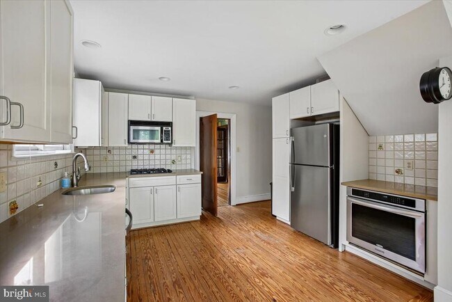 Building Photo - 4602 De Russey Pkwy