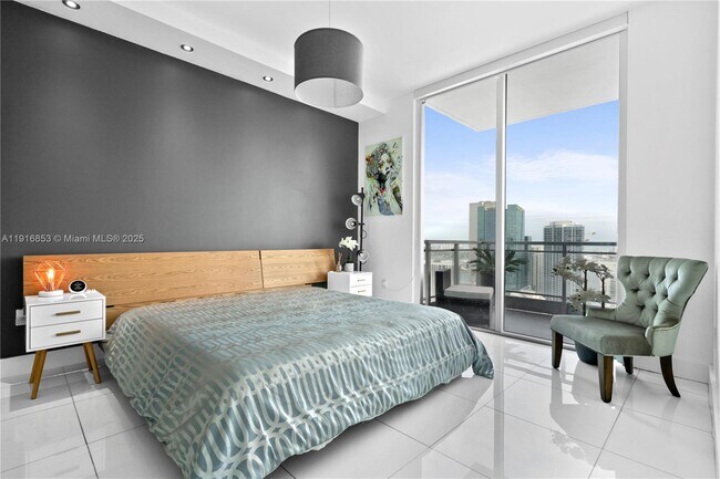 Building Photo - 92 SW 3rd St