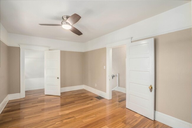 Building Photo - 1518 SE Poplar Ave