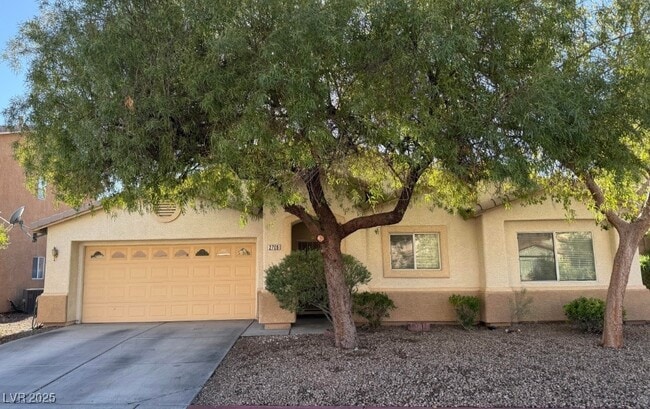 Building Photo - 2709 Sonador St