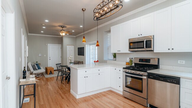 Building Photo - 3710 W Wrightwood Ave