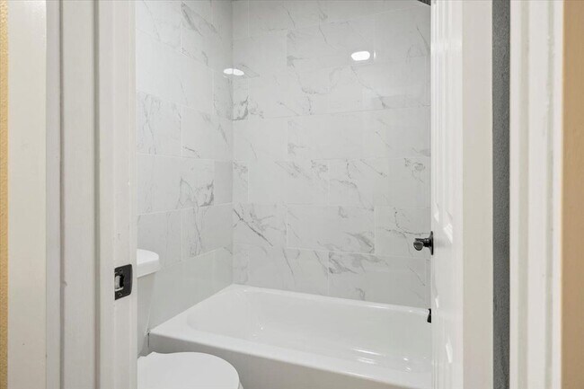 Building Photo - 502 Pin Tail Ln