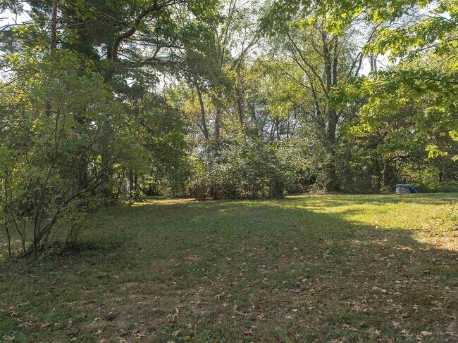 Building Photo - 2536 E 8th St