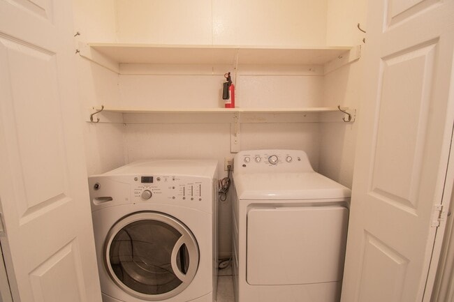 Building Photo - Now Available! Gated 2BR/2BA Condo in N Arlington!