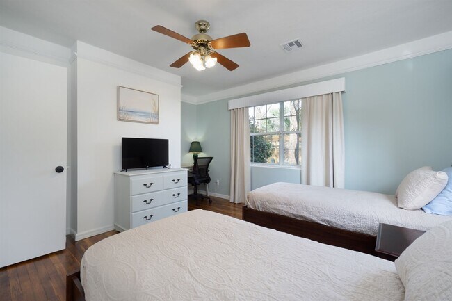 Building Photo - Furnished 3 Bed 2 Bath Home Near NAS Pensacola