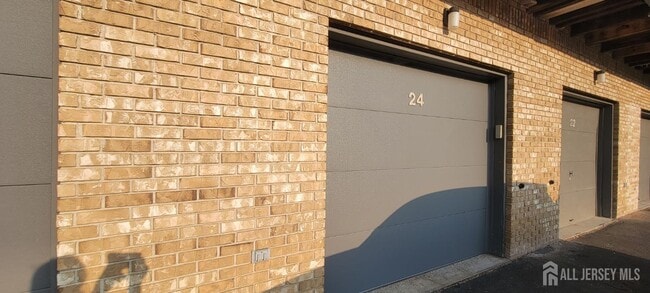 Building Photo - 24 Cotoneaster Ct