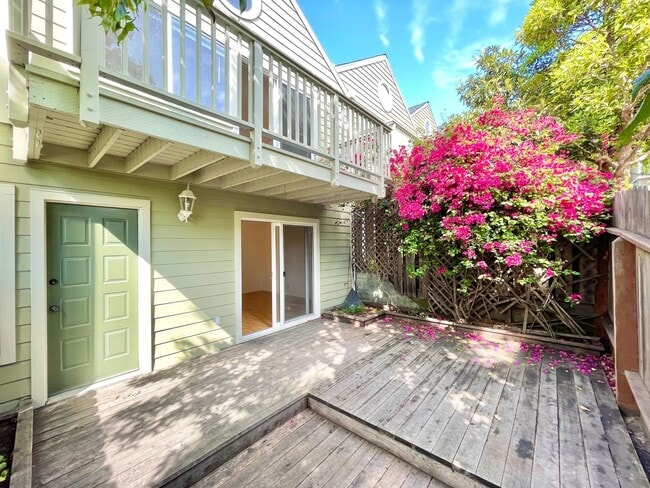 Building Photo - Spacious 3BR/2BA Potrero Hill Townhouse Ho...
