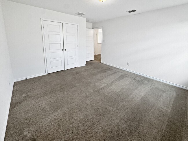 Building Photo - New Braunfels gem