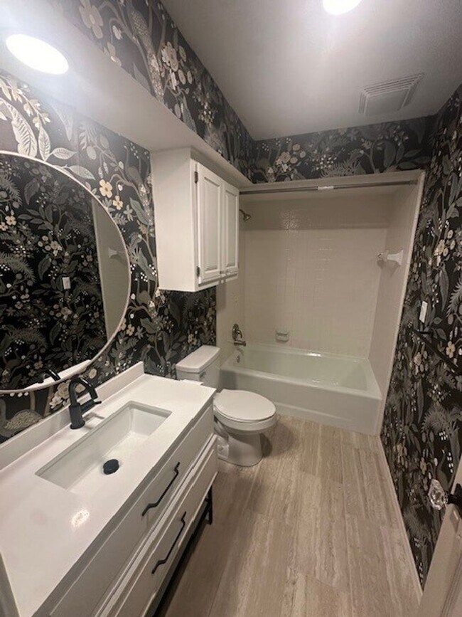 Building Photo - Upscale Secluded Oasis in Bixby - 5 Beds/3.5 Baths - Separate Mother-in-Law Quarters!