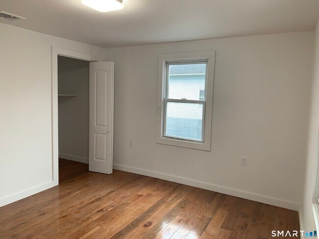 Building Photo - 422-424 Dixwell Ave