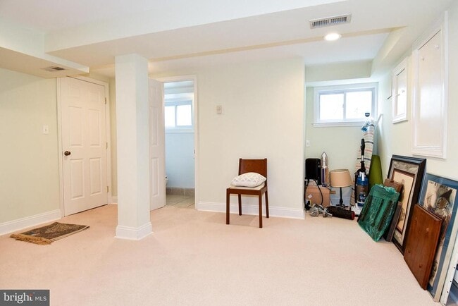 Building Photo - 2426 Observatory Pl NW