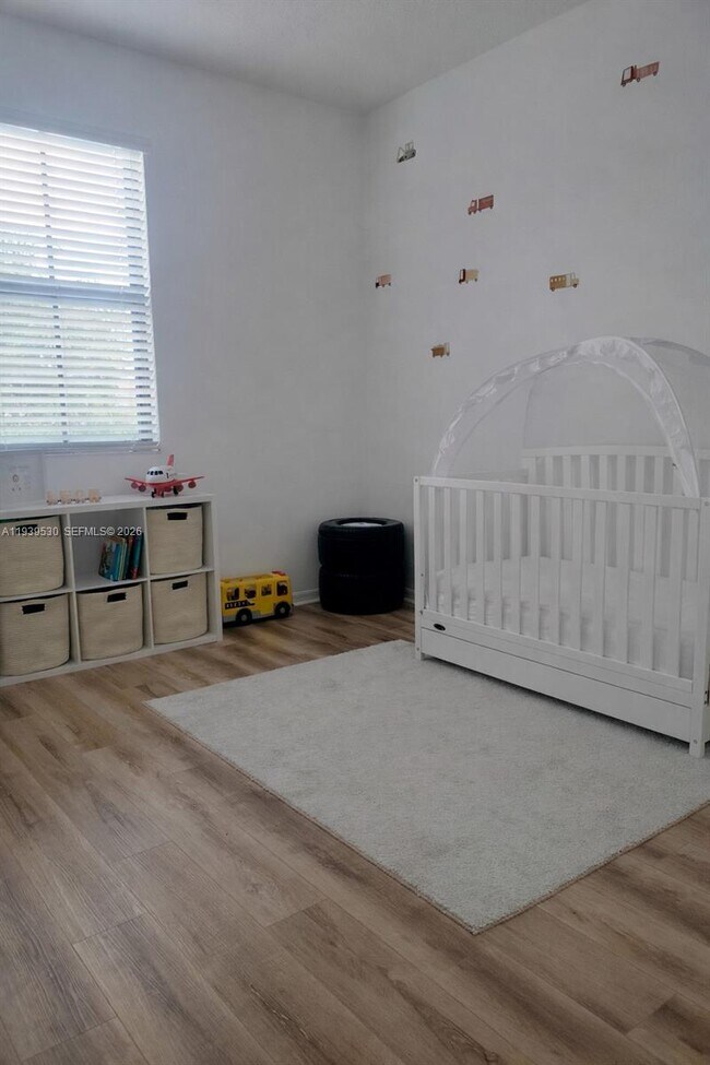 Building Photo - 909 NE 193rd Terrace