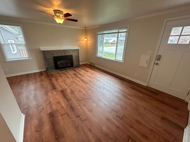 Building Photo - Beautiful 3 Bed, 2 Bath House Near Manito Park on South Hill!