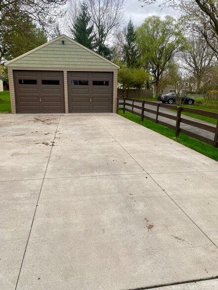Off street parking-enclosed garage - 90 N Cayuga Rd