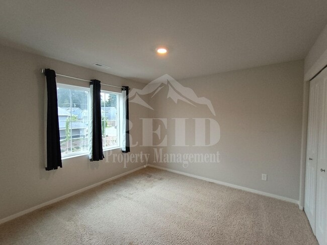 Building Photo - 6453 Hornet Cir NE