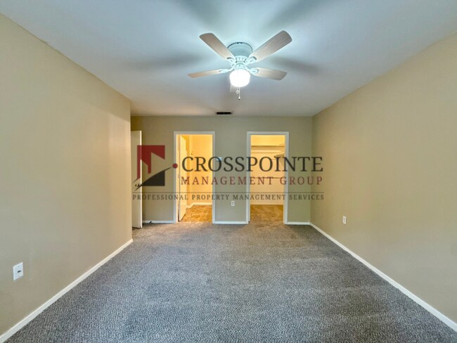 Building Photo - 211 Willowbrook Ln