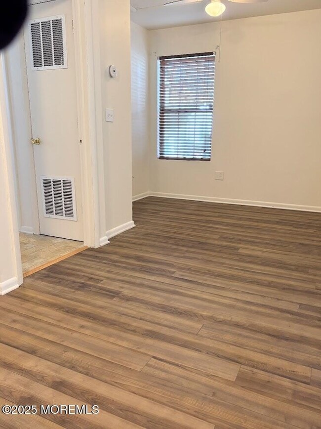 Building Photo - 548 Clark Ave