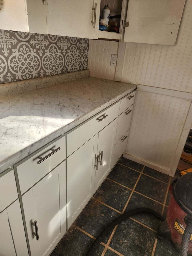 Building Photo - 102 Garfield St