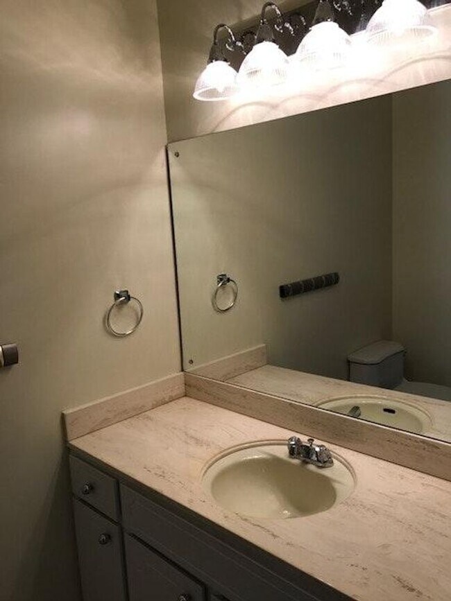 Building Photo - $4800 Beautiful park like 2 Story SFH,4BR,2.5BA, For Rent in Bellevue 98007