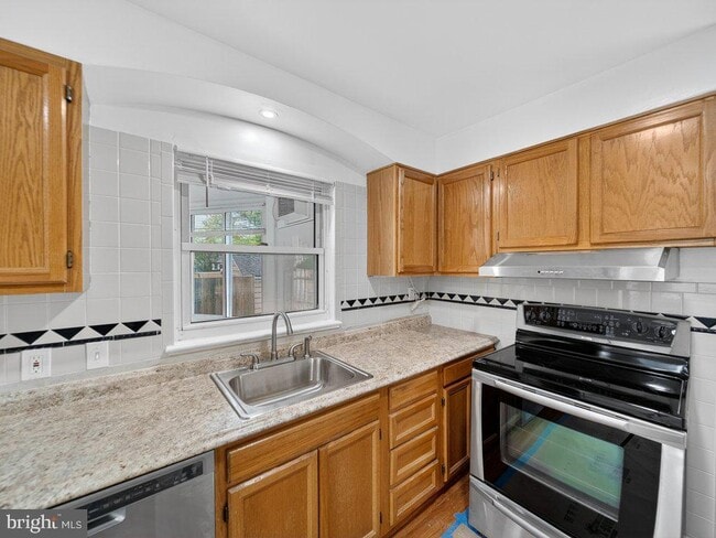 Building Photo - 10506 Lorain Ave