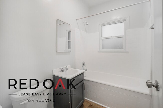 Building Photo - 454 S Catalina St