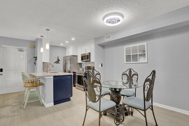 Building Photo - 2516 SE Anchorage Cove