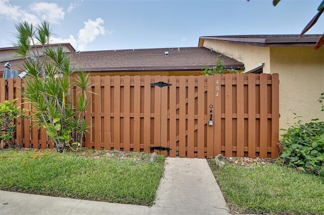 Building Photo - 484 Springdale Cir