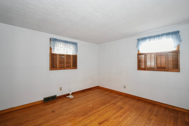 Building Photo - 60 Wildwood Rd