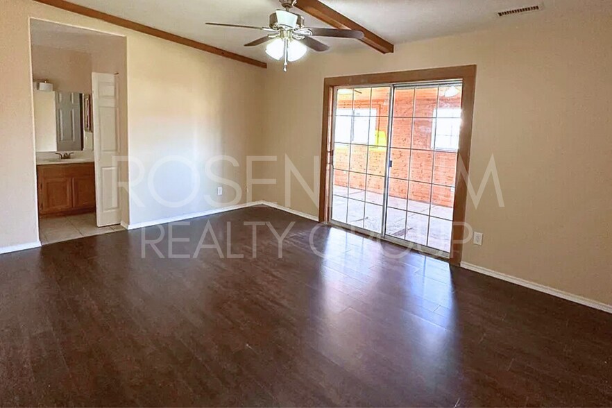 Building Photo - Gorgeous 3-bedrooms, 2-baths hilltop home ...