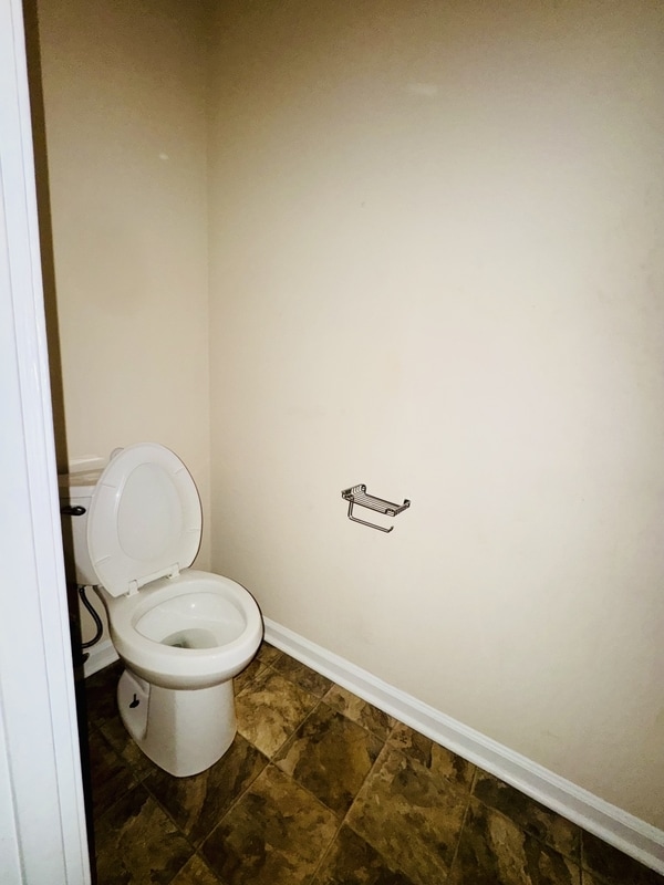 Building Photo - 1323 E 10th St