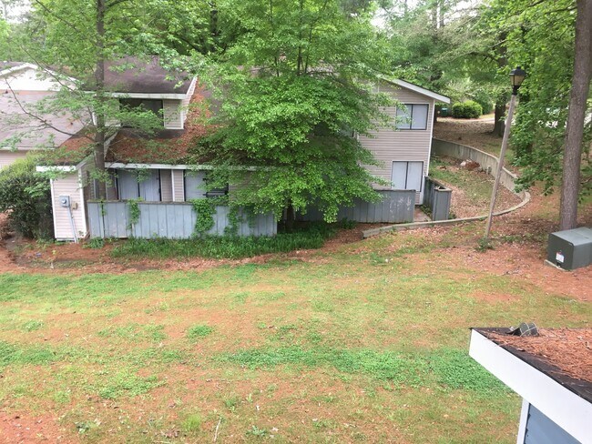 Building Photo - 8596 Creekwood Way