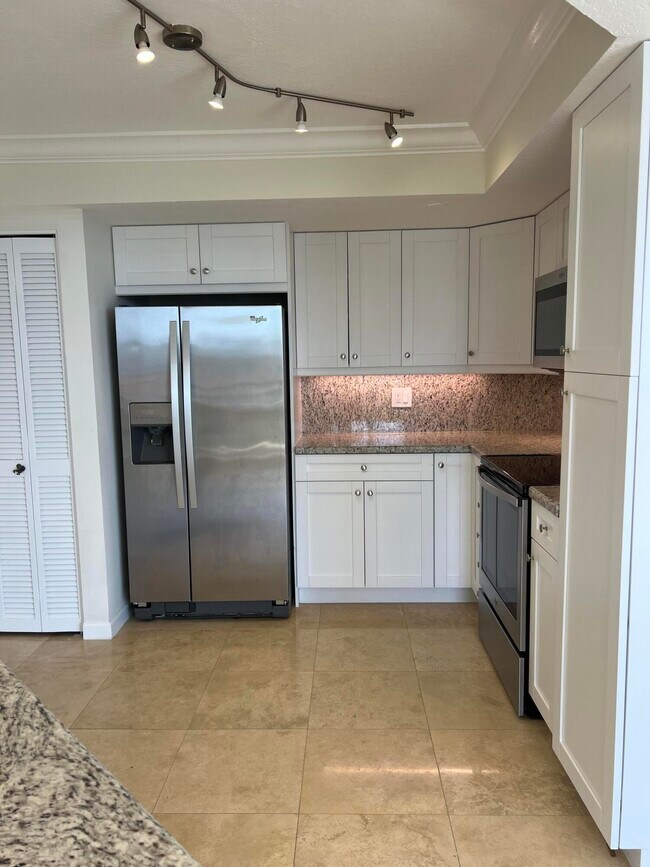 Building Photo - 3560 S Ocean Blvd