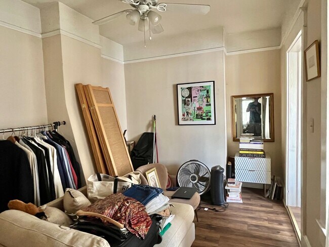 Building Photo - 138 King St