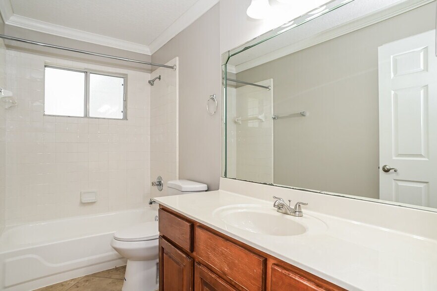 Building Photo - 3015 Hickory Glen Dr