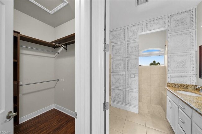 Building Photo - 3326 SW 8th St