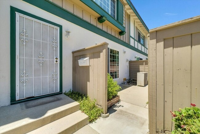 Building Photo - 4984 Argyle Dr