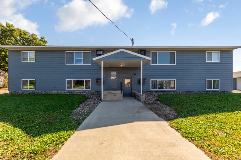 Building Photo - 1402 Division St W