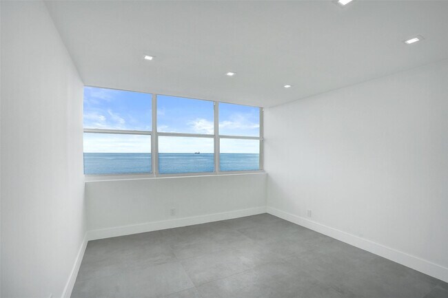 Building Photo - 209 N Fort Lauderdale Beach Blvd