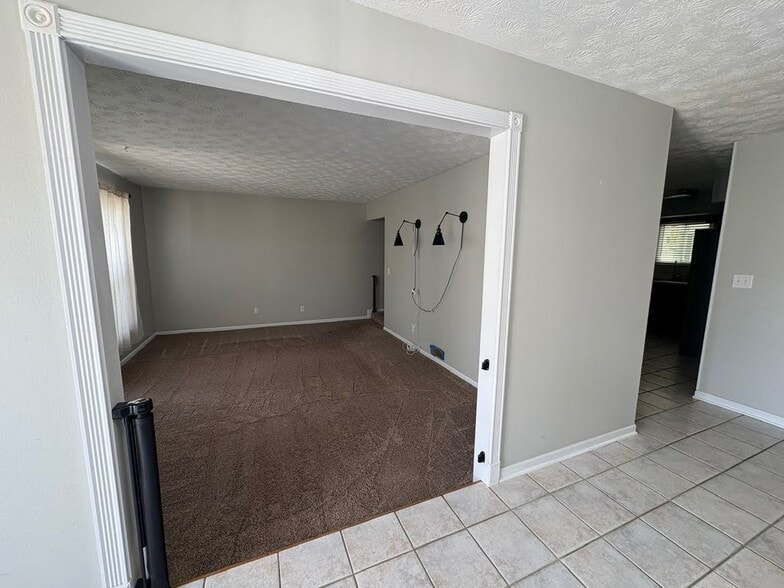 Building Photo - 2087 Granada Dr