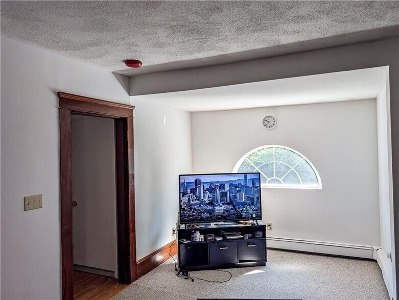 Building Photo - 1423 Manville Rd