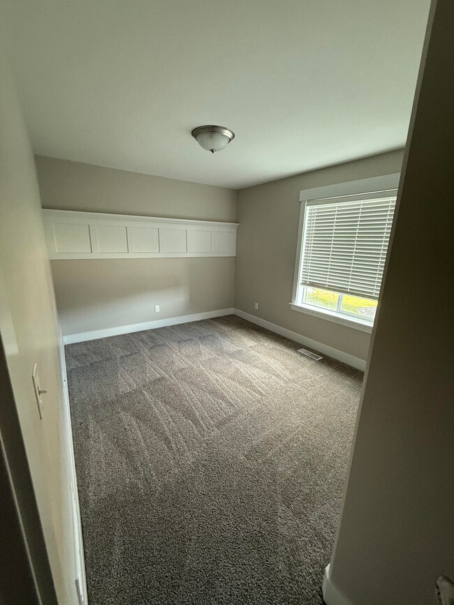 Building Photo - 387 Saddle Rock Ln